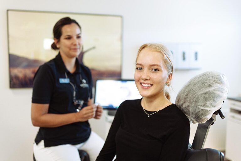 Tandlæge, Marianne Bode og patient hos Lindberg Tandlægeklinik